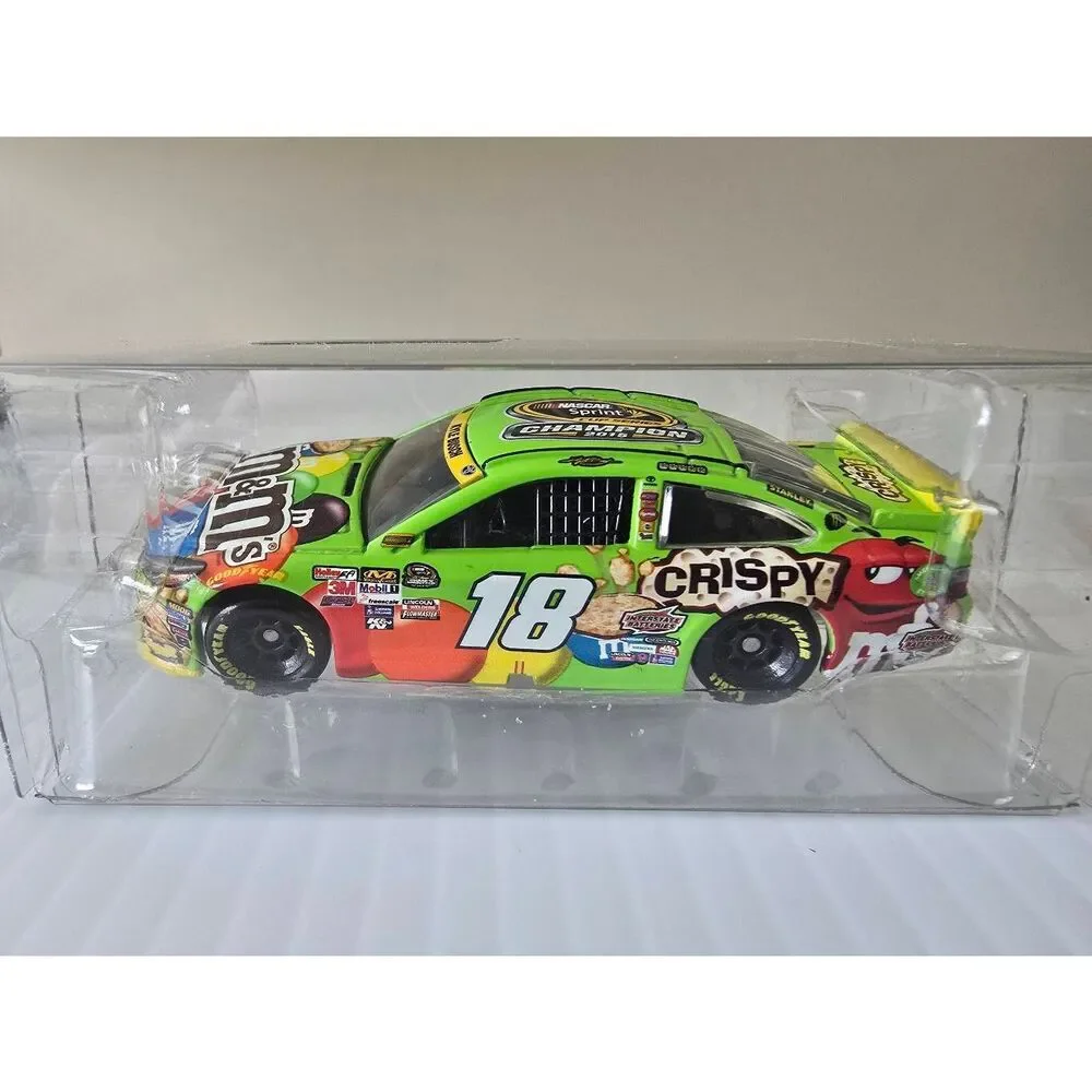 Kyle Busch 2015 M&M's Crispy Championship 1:64 Car - Picture 5 of 8